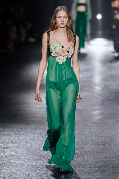 Look 15